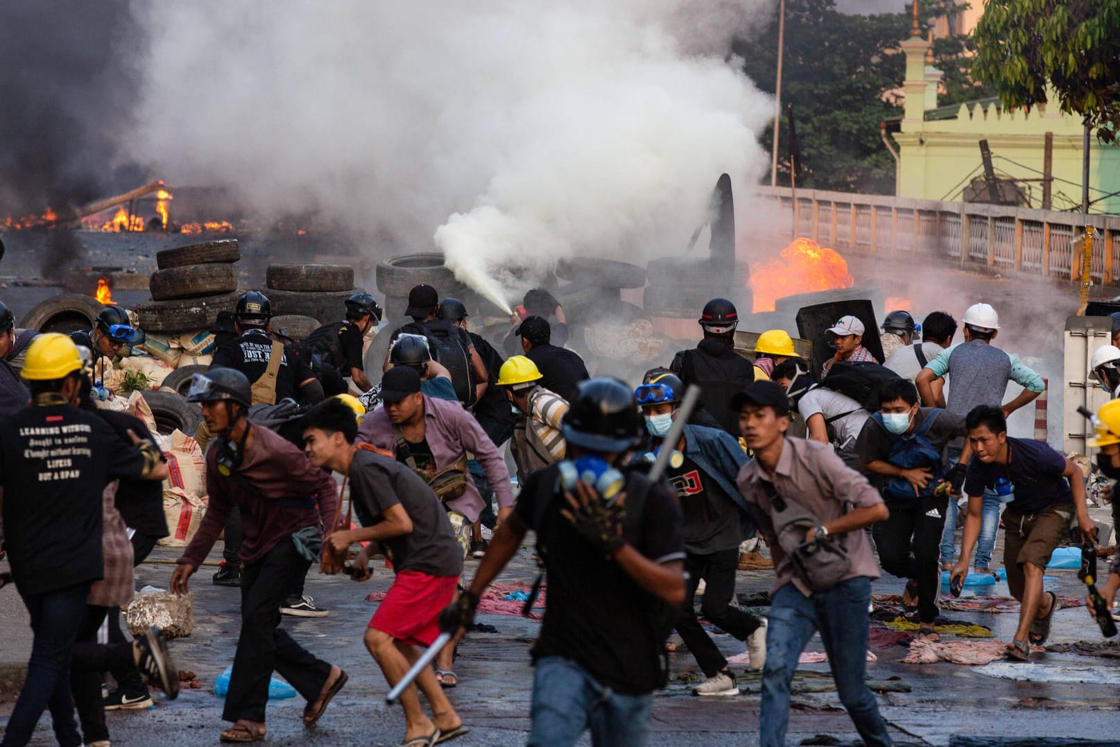 Proteste in der Stadt Yangon: "Das sind keine Soldaten oder Polizisten mehr, das sind Terroristen".