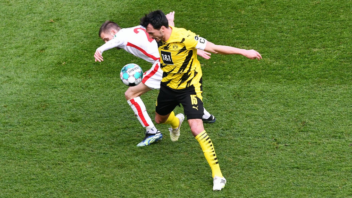 Duell am 26. Spieltag: Mats Hummels (vorne, Dortmund) im Kampf um den Ball mit Kölns Dominick Drexler.
