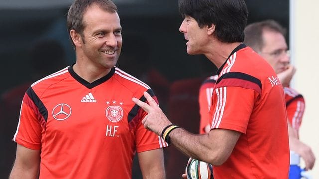 Hansi Flick (l) war bei der deutschen Nationalmannschaft Joachim Löws Assistent beim Gewinn des WM-Titels 2014. Hansi Flick (l) war bei der deutschen Nationalmannschaft Joachim Löws Assistent beim Gewinn des WM-Titels 2014.