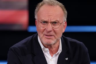 Karl-Heinz Rummenigge spricht im ZDF-Sportstudio (Archivbild). Er hat sich jetzt zur Zukunft von Trainer Hansi Flick geäußert.