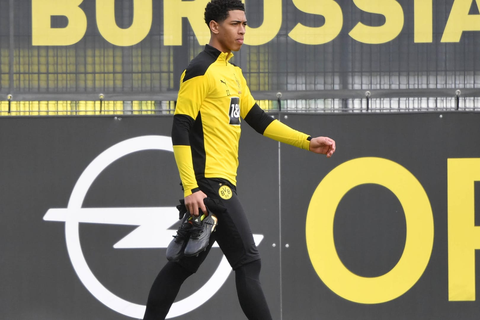 BVB-Profi Jude Bellingham beim Training (Archivbild). Der Fussballer hat jetzt rassistische Beleidigungen gegen ihn öffentlich gemacht.