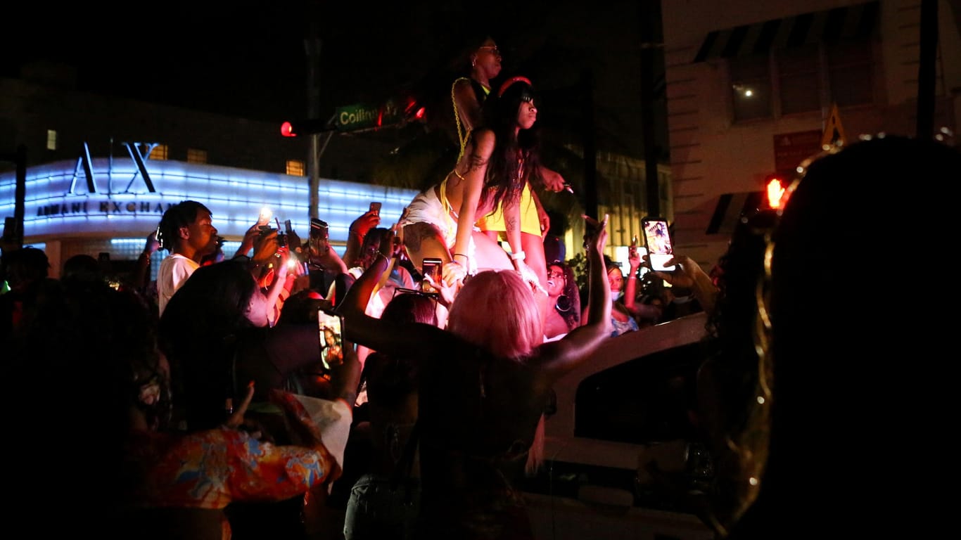 Ausgelassene Feiern in Miami Beach: Die Polizei hat jetzt eine Ausgangssperre in der Nacht verhängt.