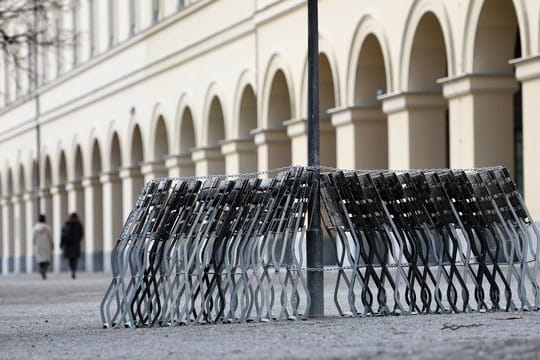 In einer Umfrage des Meinungsforschungsinstituts YouGov sprachen sich nur 30 Prozent dafür aus, die Einschränkungen zur Kontaktvermeidung wieder auszuweiten.