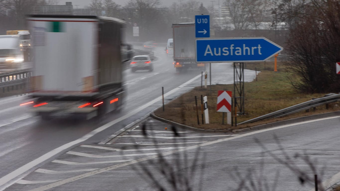 Aufregung auf der Autobahn (Symbolbild): Auf die nächste Ausfahrt wollte Hündin Ayla nicht warten.