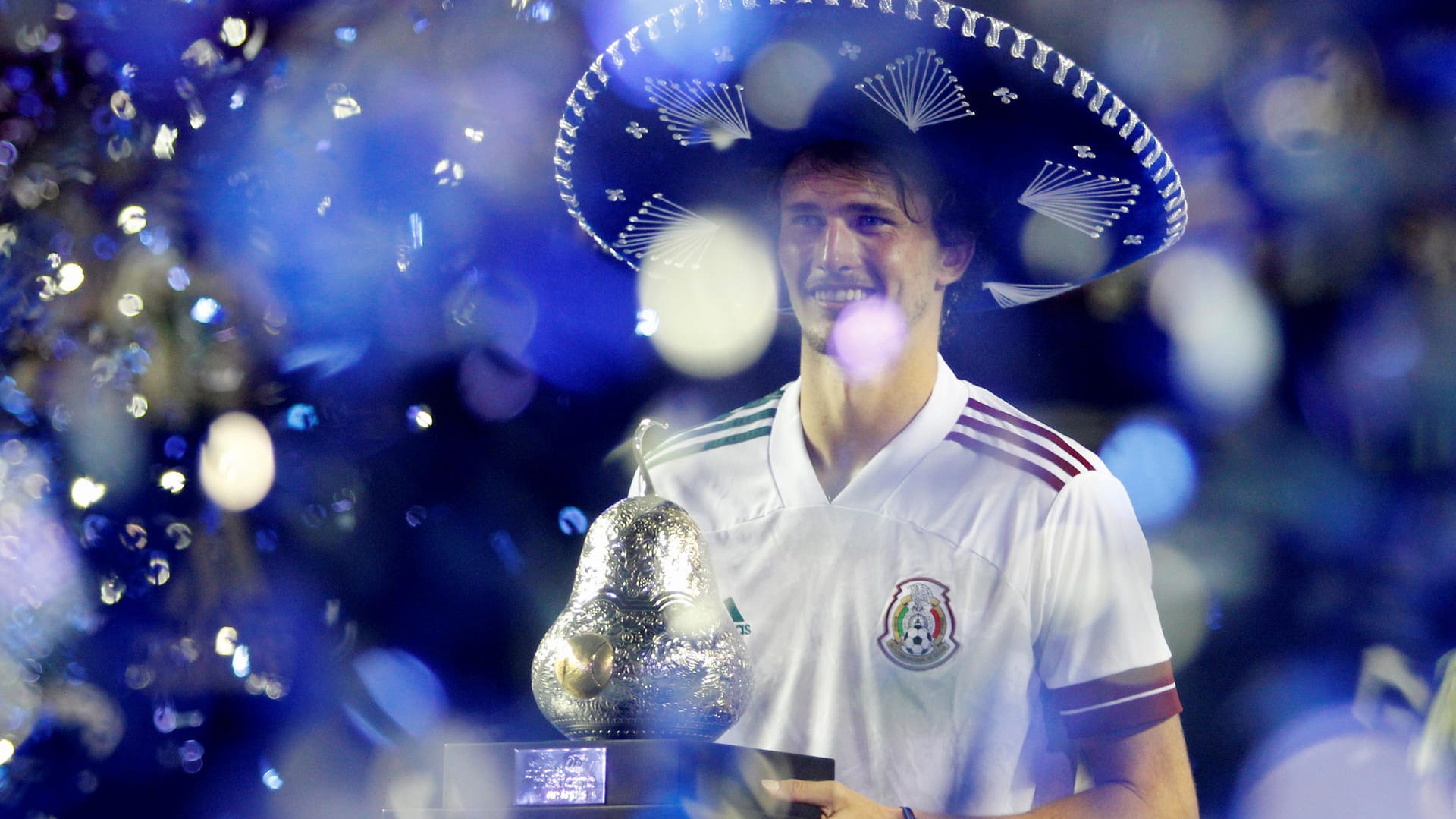 Alexander Zverev: Das deutsche Tennis-Ass feiert seinen Turniersieg im Sombrero.