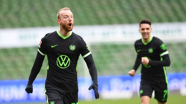 Maximillian Arnold jubelt über das 1:0 in Bremen.