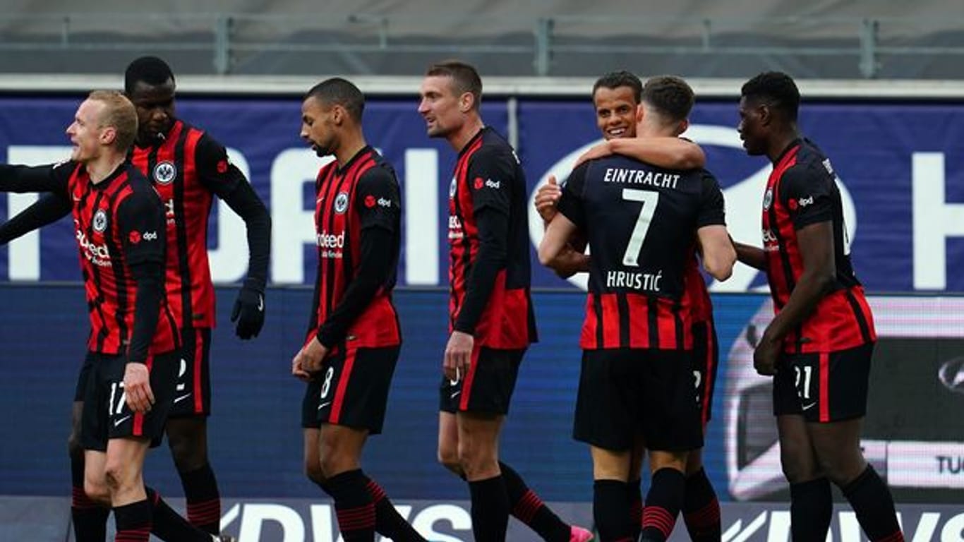 Mit dem 5:2-Sieg über Union Berlin ist die Eintracht der Königsklasse einen Schritt näher gekommen: Frankfurts Spieler jubeln.