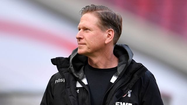 Hat mit dem 2:2 gegen den BVB wieder ein persönliches "Endspiel" hinter sich: Kölns Trainer Markus Gisdol. Hat mit dem 2:2 gegen den BVB wieder ein persönliches "Endspiel" hinter sich: Kölns Trainer Markus Gisdol.