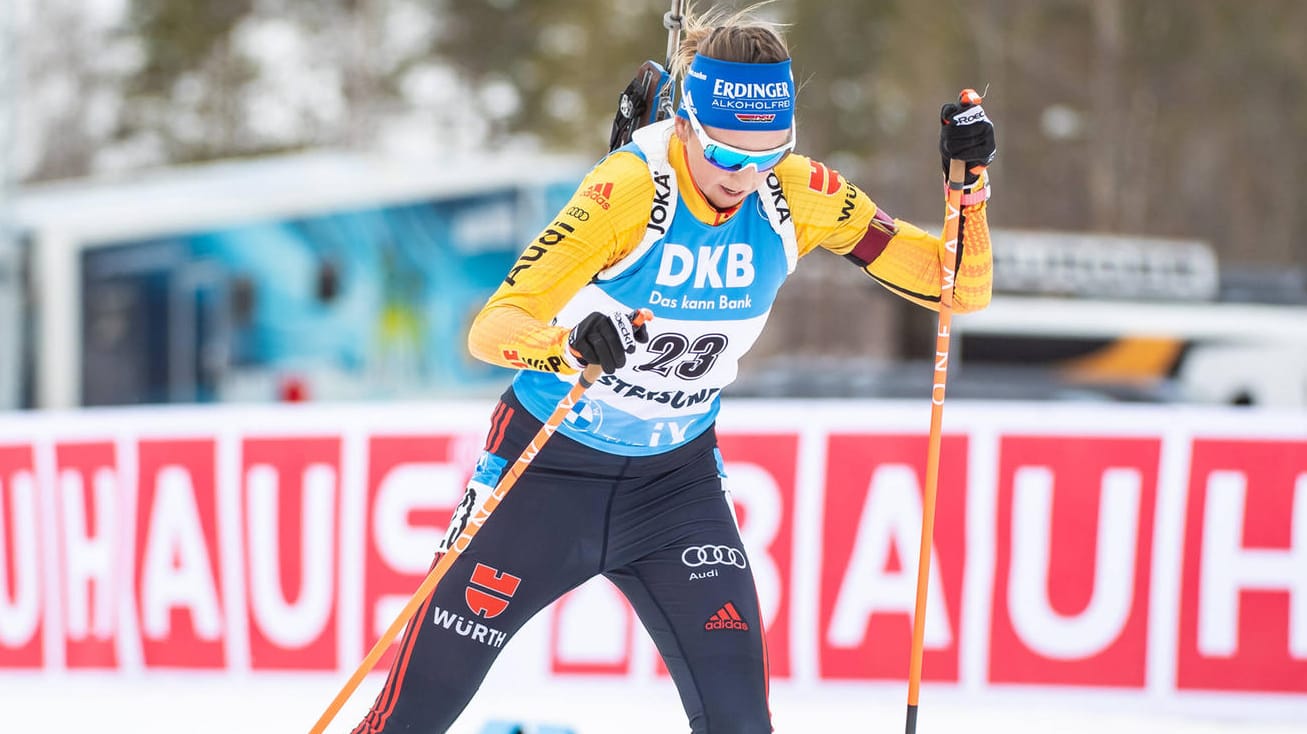 Franziska Preuß in der Verfolgung am Samstag: Die deutsche Biathletin muss sich am letzten Wettkampftag der Saison noch etwas gedulden.