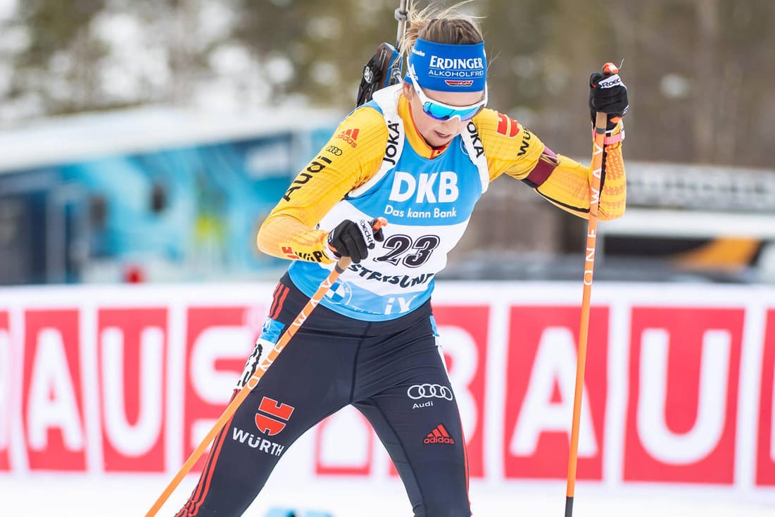 Franziska Preuß in der Verfolgung am Samstag: Die deutsche Biathletin muss sich am letzten Wettkampftag der Saison noch etwas gedulden.