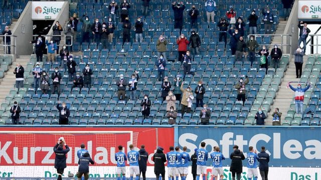 Hansa Rostock spielte vor 702 Zuschauern.