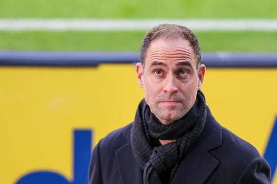 Oliver Mintzlaff sieht RB Leipzig noch nicht auf Augenhöhe mit dem FC Bayern München.