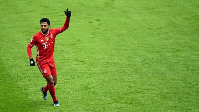 Der FC Bayern München um Serge Gnabry hatte auch in Unterzahl keine Probleme mit dem VfB Stuttgart. Der FC Bayern München um Serge Gnabry hatte auch in Unterzahl keine Probleme mit dem VfB Stuttgart.