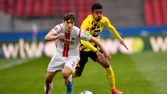 Der Dortmunder Ansgar Knauff (r) feierte sein Bundesliga-Debüt in Köln. Der Dortmunder Ansgar Knauff (r) feierte sein Bundesliga-Debüt in Köln.