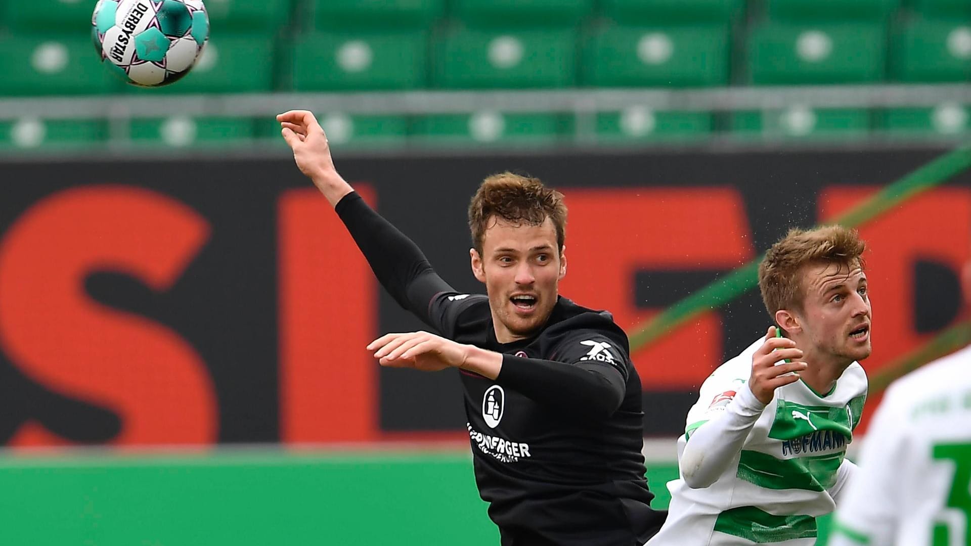Derby-Duell: Die Fürther (in Grün) gingen gegen Nürnberg früh in Führung. Derby-Duell: Die Fürther (in Grün) gingen gegen Nürnberg früh in Führung.