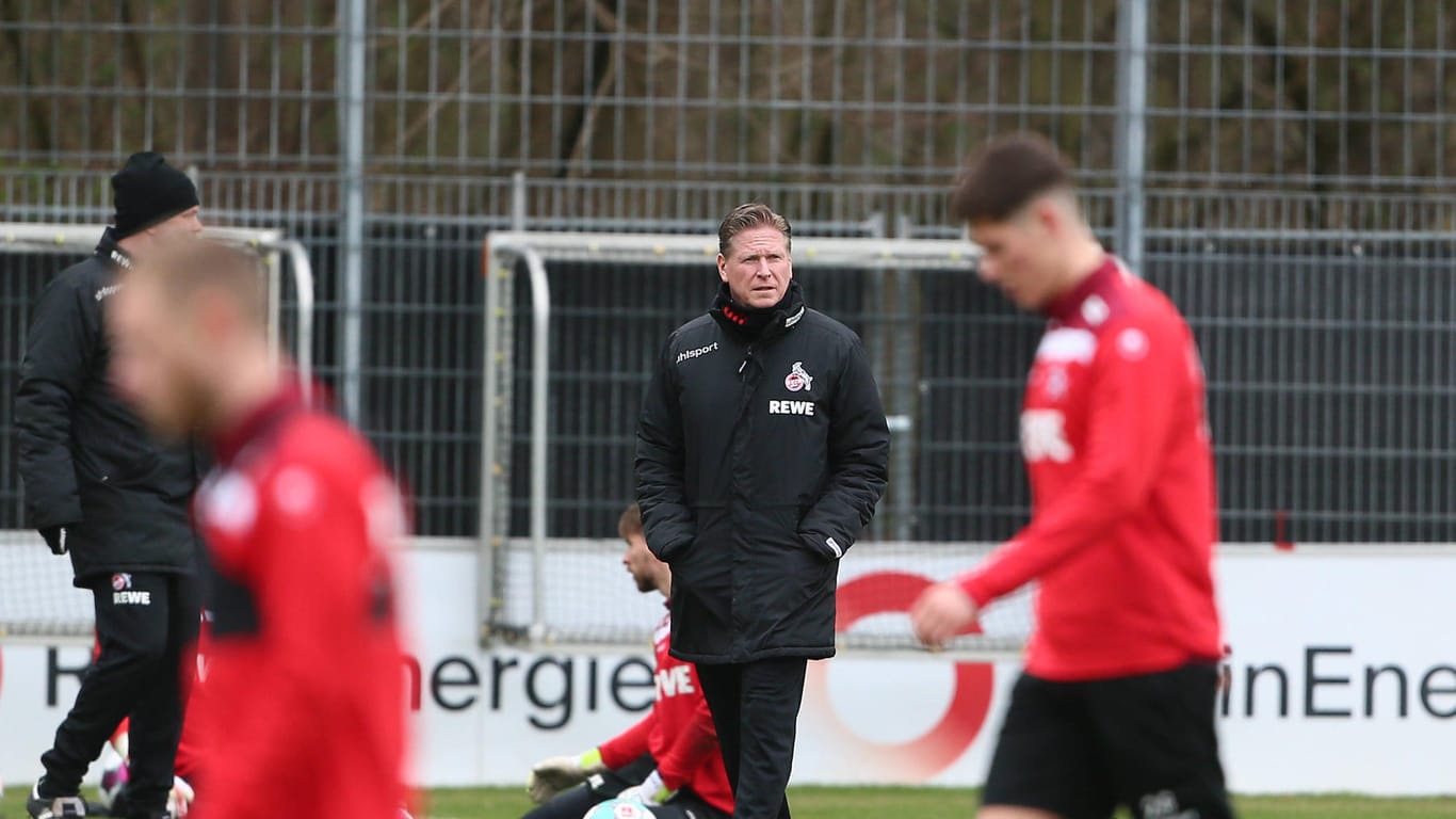 Markus Gisdol beim Training nach dem BVB-Spiel. Mit dem 2:2 gegen Dortmund überzeugte der FC-Coach die Vereinsführung, mit ihm weiterzumachen.