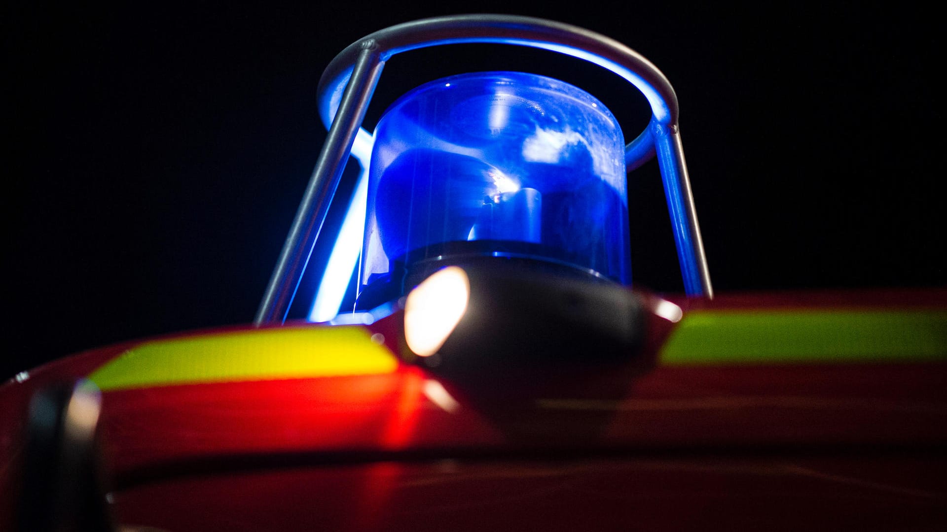 Einsatz im baden-württembergischen Senden: Bis der Jugendliche im Erdloch entdeckt wurde, dauerte es Stunden. Einsatz im baden-württembergischen Senden: Bis der Jugendliche im Erdloch entdeckt wurde, dauerte es Stunden.