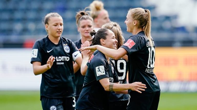 Die Frauen von Eintracht Frankfurt stehen im Halbfinale des DFB-Pokals.