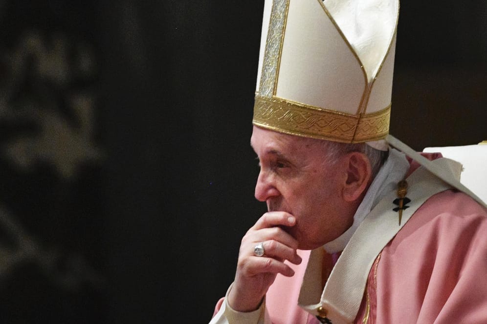 Papst Franziskus: Die Entscheidung über Rücktrittsgesuche von Bischöfen liegt bei ihm im Vatikan.