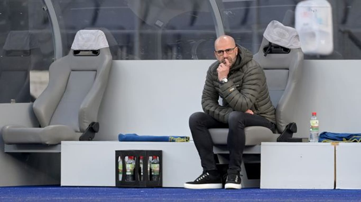 Will auch gegen Schalke auf Bayers Bank setzten: Trainer Peter Bosz.
