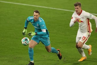 Spielen Bayern-Keeper Manuel Neuer (l) und Leipzigs Alexander Sörloth den Bundesliga-Gipfel vor 999 Zuschauern?.