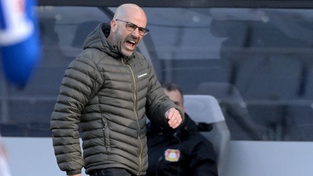 Konnte mit dem Spiel in Berlin nicht zufrieden sein: Leverkusens Trainer Peter Bosz. Konnte mit dem Spiel in Berlin nicht zufrieden sein: Leverkusens Trainer Peter Bosz.