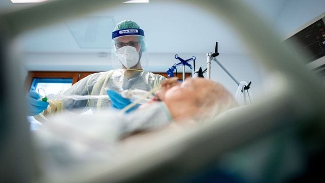 Mehr Covid-Patienten auf der Intensivstation und der Inzidenzwert steigt weiter an. Mehr Covid-Patienten auf der Intensivstation und der Inzidenzwert steigt weiter an.
