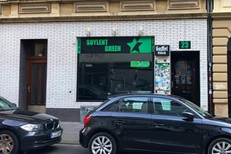 Das Soylent Green auf der Kyffhäuserstraße: Mit seinen treuen Mitarbeitern komme er noch gerade zurecht, sagt Betreiber Markus Vogt.