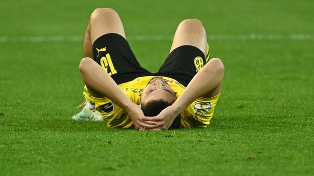 Raphael Guerreiro muss zur portugiesischen Nationalmannschaft. Raphael Guerreiro muss zur portugiesischen Nationalmannschaft.