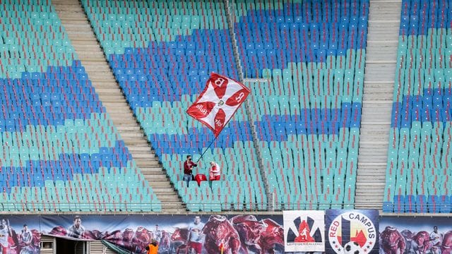RB Leipzig könnte gegen die Bayern möglicherweise vor Fans spielen. RB Leipzig könnte gegen die Bayern möglicherweise vor Fans spielen.