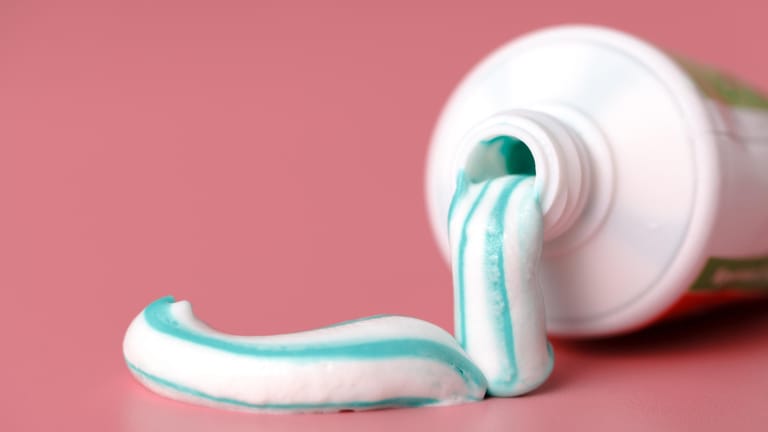 Zahnpasta: 60 verschiedene Sorten mit Fluorid hat "Öko-Test" genauer unter die Lupe genommen. (Symbolbild)