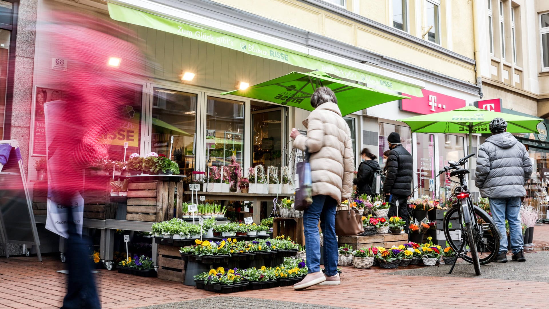 Blumenladen in Nordrhein-Westfalen: Auch für Schreibwarenläden und Buchhandlungen gelten nun schärfere Regeln (Symbolbild).