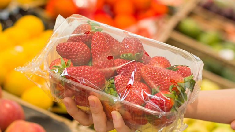 Erdbeeren: Die Früchte, die es jetzt schon zu kaufen gibt, stammen oft aus Spanien.
