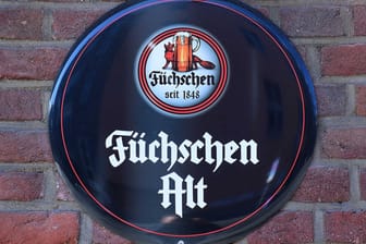 Logo der Düsseldorfer Brauerei Füchschen (Symbolbild): Wegen des Lockdowns wird vielen Brauhausbetreibern das Bier schlecht.