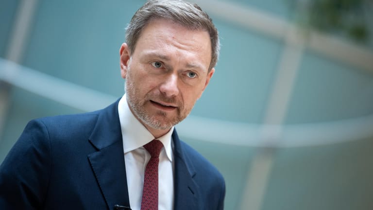Christian Lindner, Vorsitzender der FDP: Er fordert von der Union die Schuldenbremse zu ziehen.