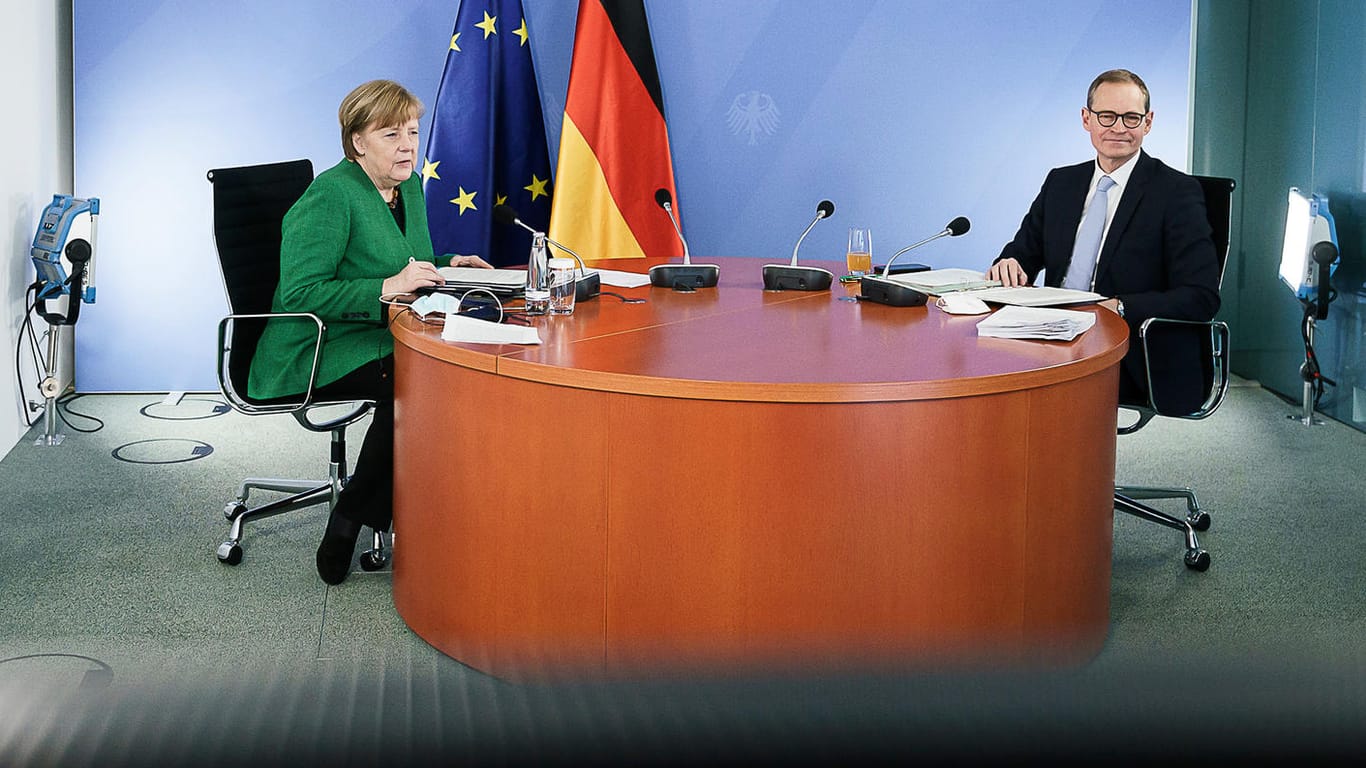 Bundeskanzlerin Angela Merkel (CDU) und Berlins Regierender Bürgermeister Michael Müller (SPD) beim Corona-Gipfel in Berlin: Bund und Länder ringen um eine Verschärfung der Corona-Maßnahmen.