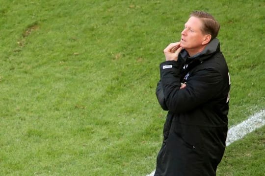 Trainer Markus Gisdol steckt mit dem 1.