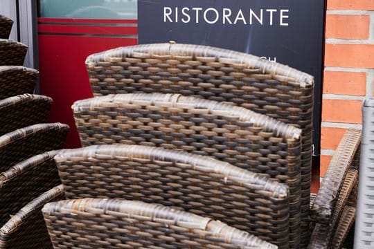 Wo die Außengastronomie bereits öffnen durfte, muss sie vom 1. Wo die Außengastronomie bereits öffnen durfte, muss sie vom 1.
