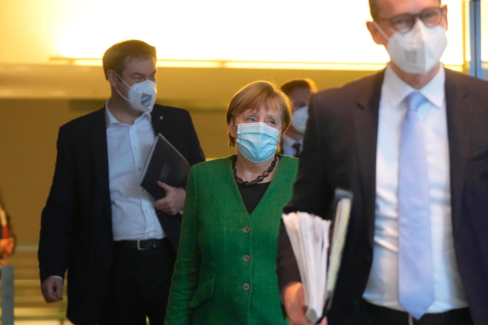Markus Söder, Angela Merkel, Michael Müller: Nach stundenlangen Verhandlungen konnten sich Bund und Länder auf neue Beschlüsse einigen.