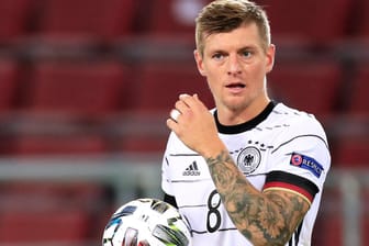 Toni Kroos: Der deutsch Nationalspieler wird auch am Donnerstag gegen Island auf dem Platz stehen.
