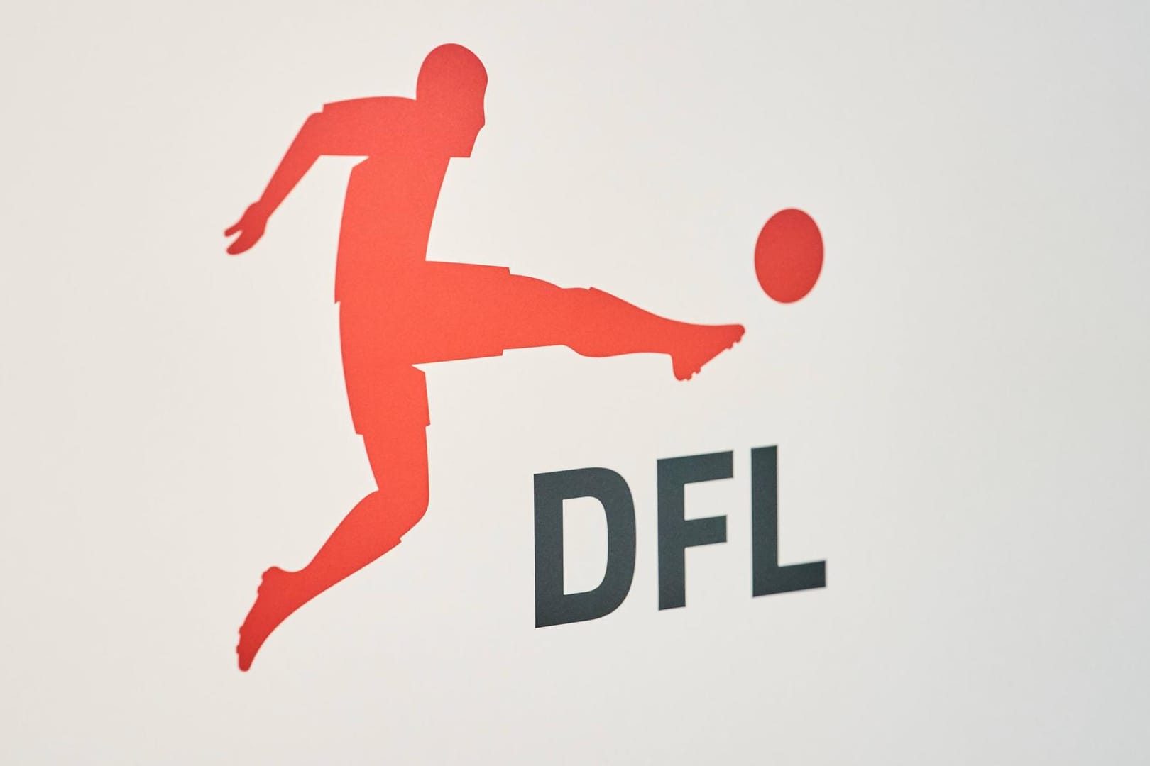 Logo der DFL: Der Ligaverband verschärft die Corona-Regeln.