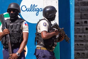 Port-au-Prince: Bewaffnete Polizei in der Hauptstadt Haitis (Symbolbild).