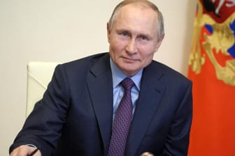 Wladimir Putin: Russlands Präsident will sich nicht vor Kameras impfen lassen.