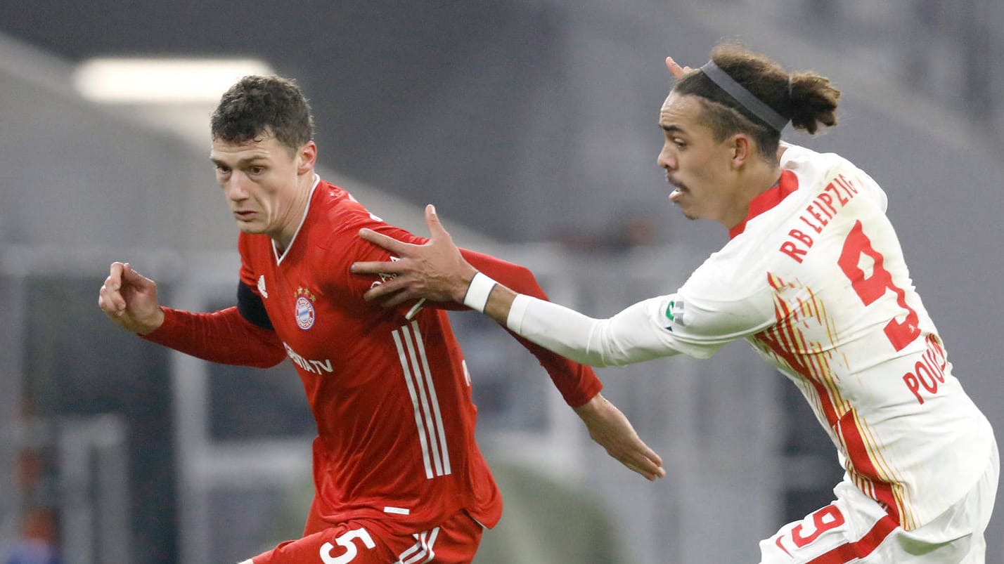 Bayerns Benjamin Pavard (l.) gegen Leipzigs Yussuf Poulsen: Dieses Duell könnte am Osterwochenende ausfallen. Bayerns Benjamin Pavard (l.) gegen Leipzigs Yussuf Poulsen: Dieses Duell könnte am Osterwochenende ausfallen.