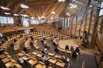 Die Kammer des schottischen Parlaments in Edinburgh während der Debatte über den Misstrauensantrag gegen Sturgeon.