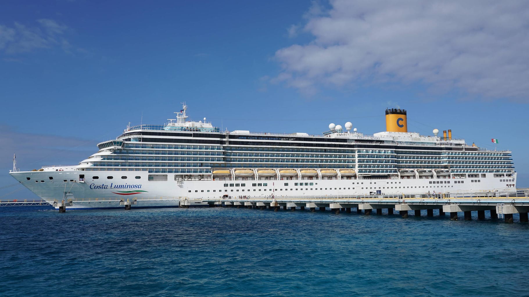 Costa Luminosa im Kreuzfahrthafen Cozumel (Mexiko): Im Mai 2021 startet das Schiff trotz Corona-Pandemie wieder mit Touren.