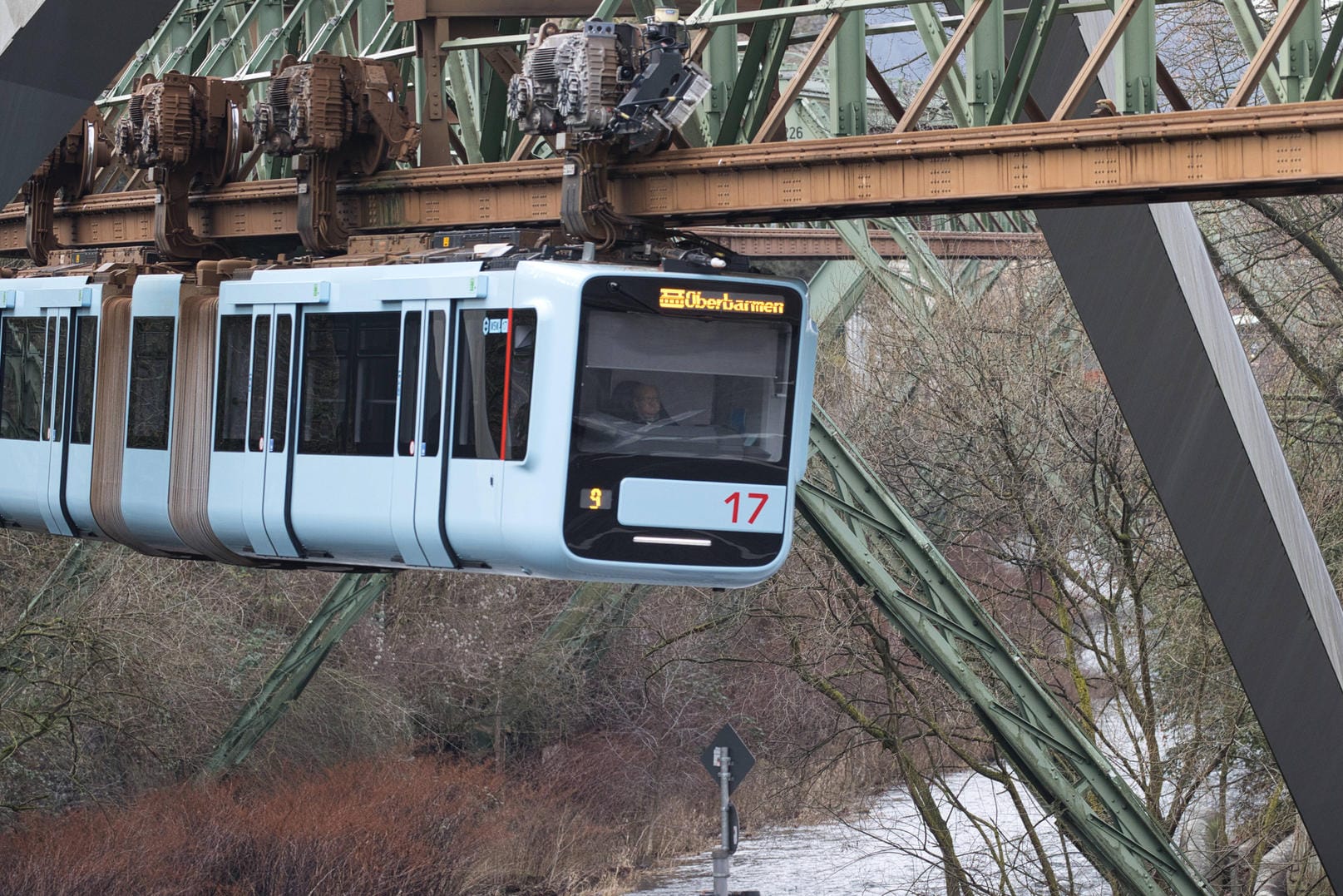 Wuppertaler Schwebebahn: Axel Stein startet als prominenter Wuppertaler ein soziales Projekt mit der Schwebebahn.