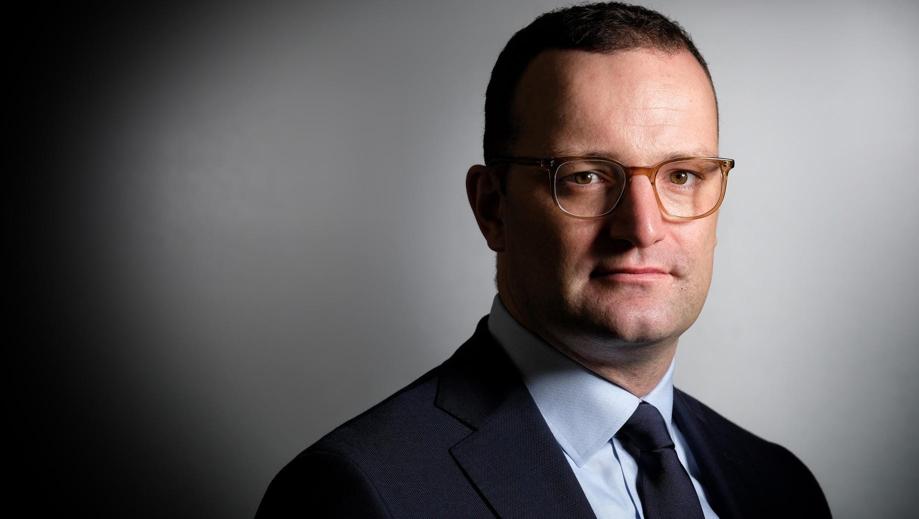 Jens Spahn, der Millionen-Minister: "Der wollte ganz hoch hinaus", sagt jemand aus der Fraktion.