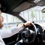 Antrieb und Komfort: Darauf sollten Pendler beim Autokauf achten