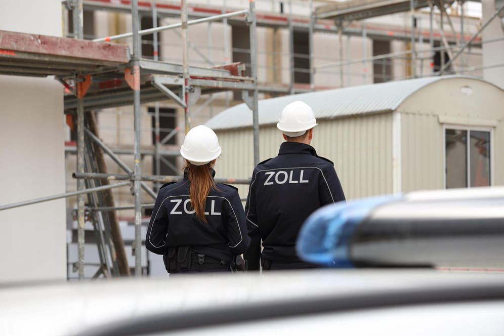 Zollkontrolle im Baugewerbe: Kölner Beamte haben zahlreiche Verstöße festgestellt.